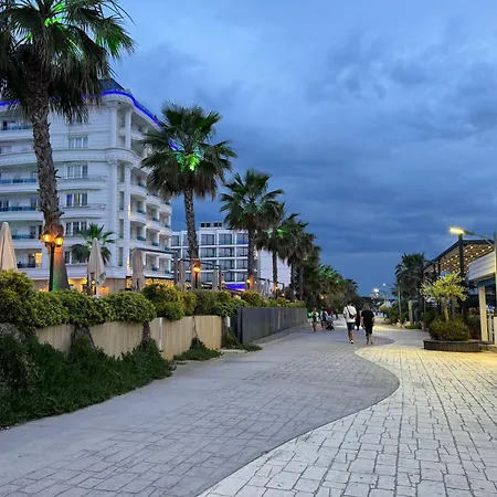 Apartment Blue Studio, Modern & Beachfront - By Beta Premium *