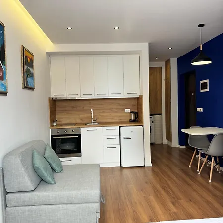 Apartment Blue Studio, Modern & Beachfront - By Beta Premium *