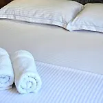 Blue Studio, Modern & Beachfront - By Beta Premium Apartamento Golem (Tirana)