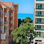 Blue Studio, Modern & Beachfront - By Beta Premium ゴーレム