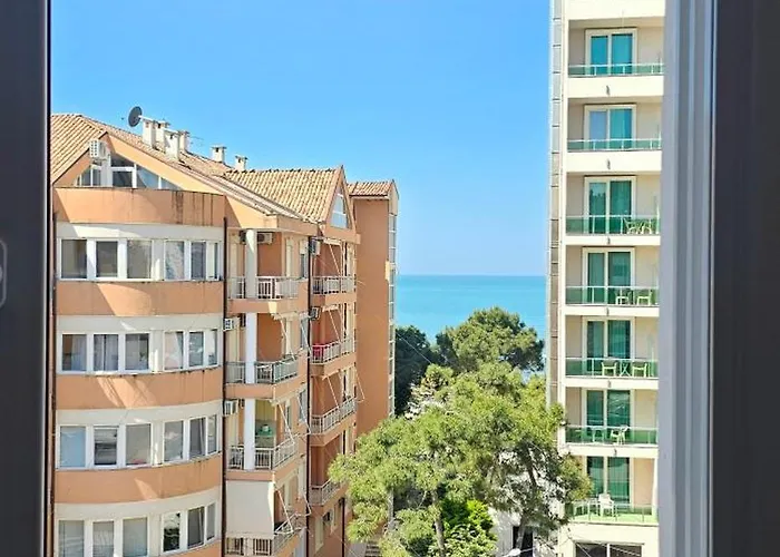 Blue Studio, Modern & Beachfront - By Beta Premium Apartment Golem (Tirana)