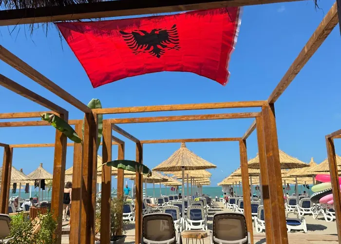 Blue Studio, Modern & Beachfront - By Beta Premium Apartment